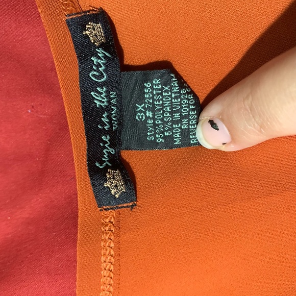 Ruffle neck - Picture 3 of 3